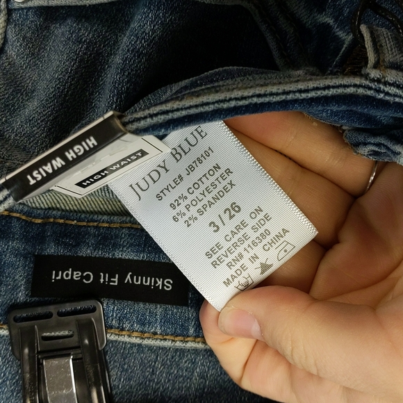 Judy Blue Midrise Capri Cuffed Jeans - Picture 5 of 5